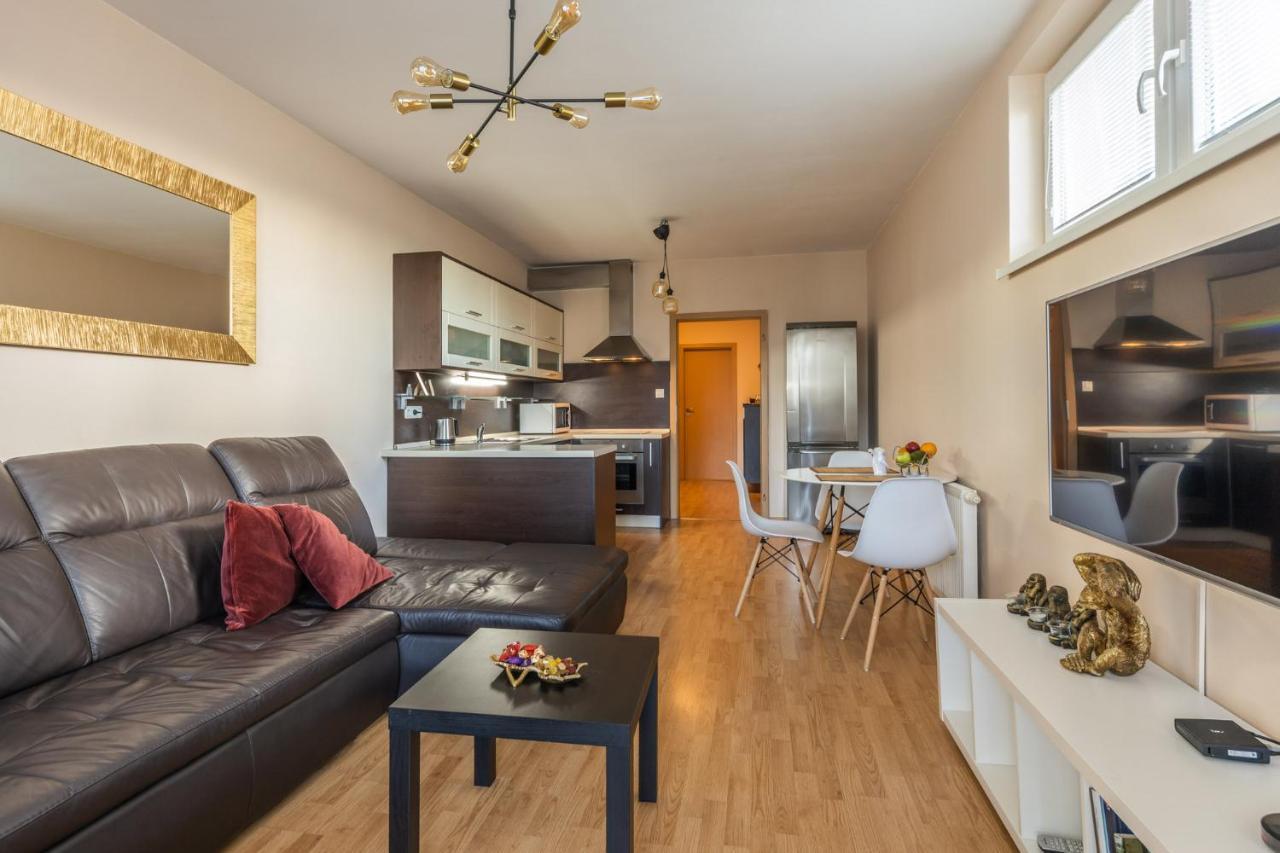 Apartman V Aleji Братислава Екстериор снимка
